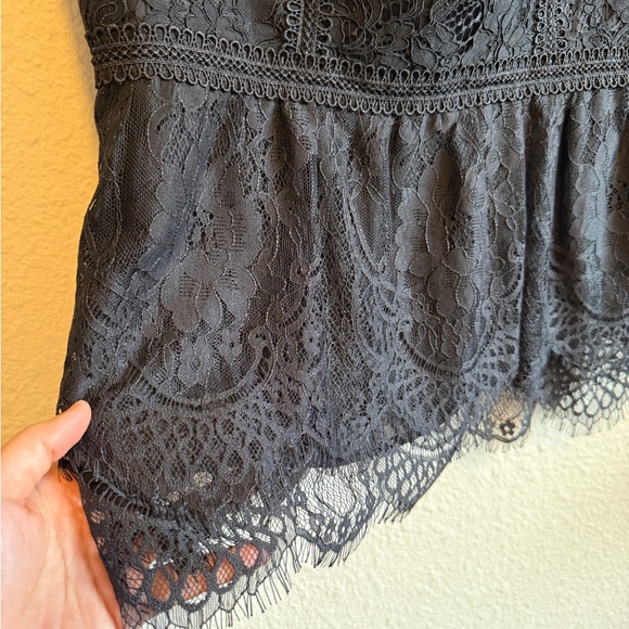 White House Black Market Black Lace Peplum Top | Size 8 | Excellent Condition - Picture 3 of 8